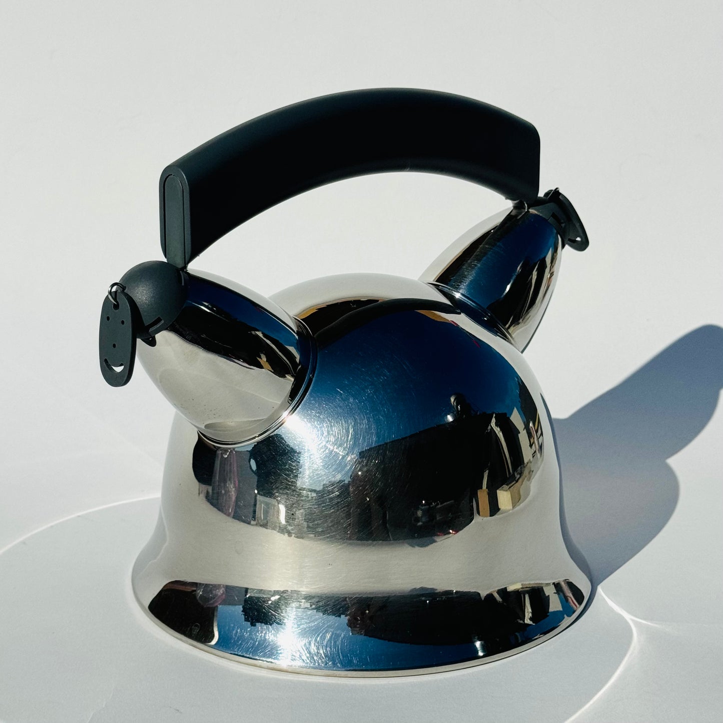Scarce Andrea Branzi 'Mama-ò' Postmodern Kettle 1988