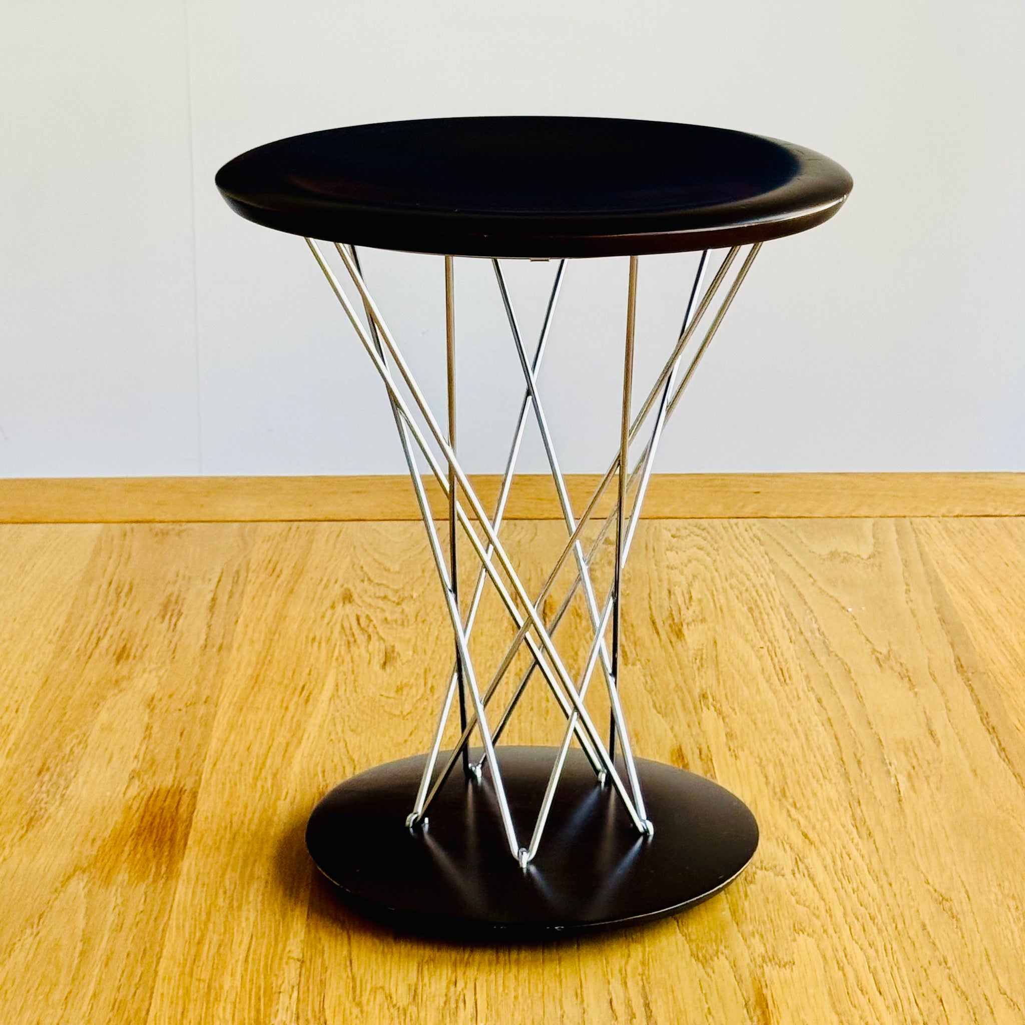 Isamu Noguchi '86T Rocking Stool' Vitra 2001 – ODD EYE