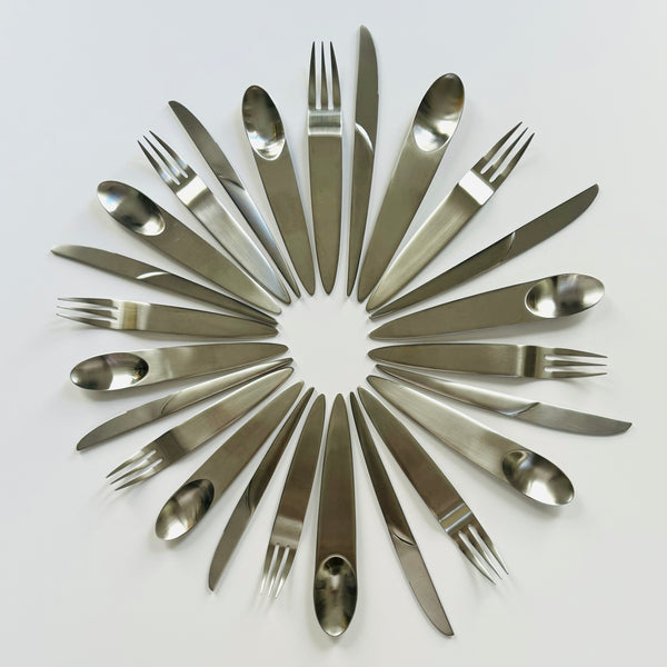 Deadstock Nedda El-Asmar 'Appetize' 12 Piece Dinner Size Flatware 2006