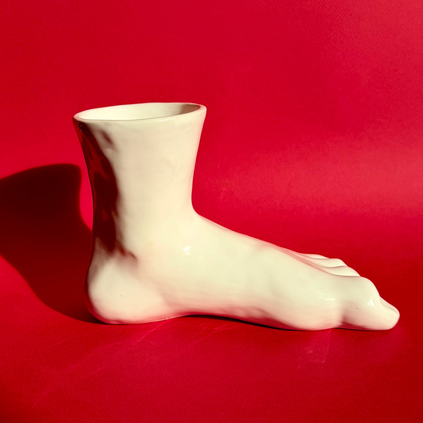 Vintage Trompe L'oeil Foot Vase / Raymor Italy 1960s