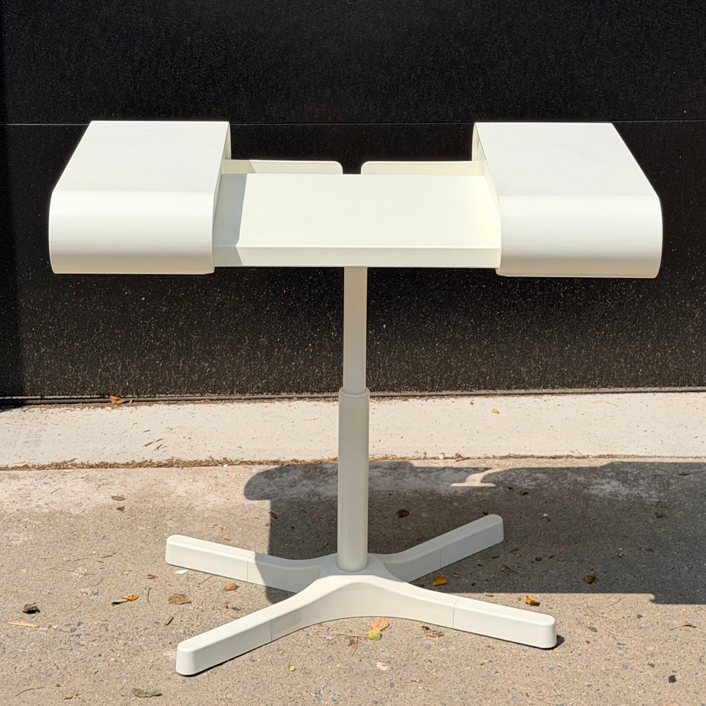 Y2K White 'DAVE' Expanding Desk / Table 2010