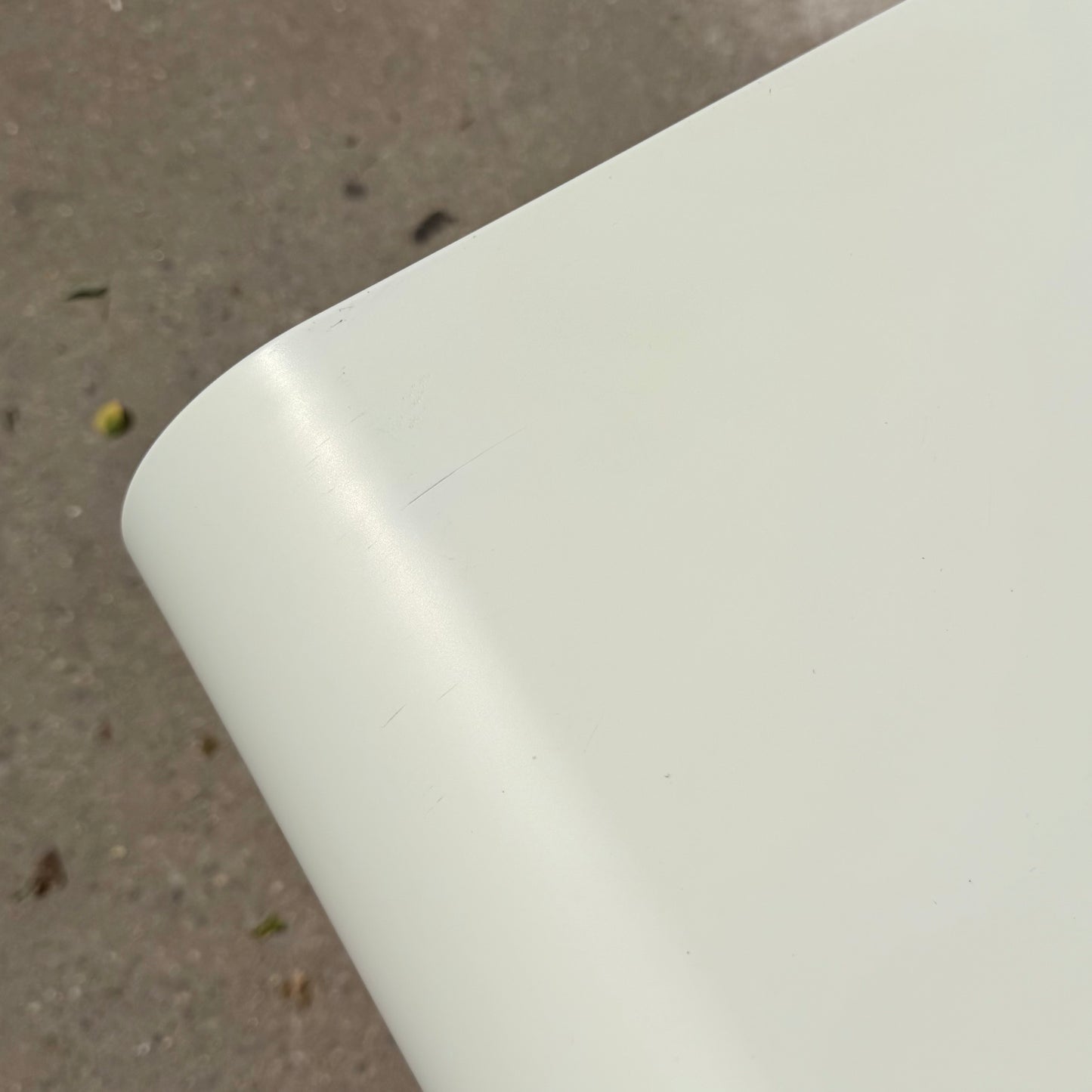 Y2K White 'DAVE' Expanding Desk / Table 2010