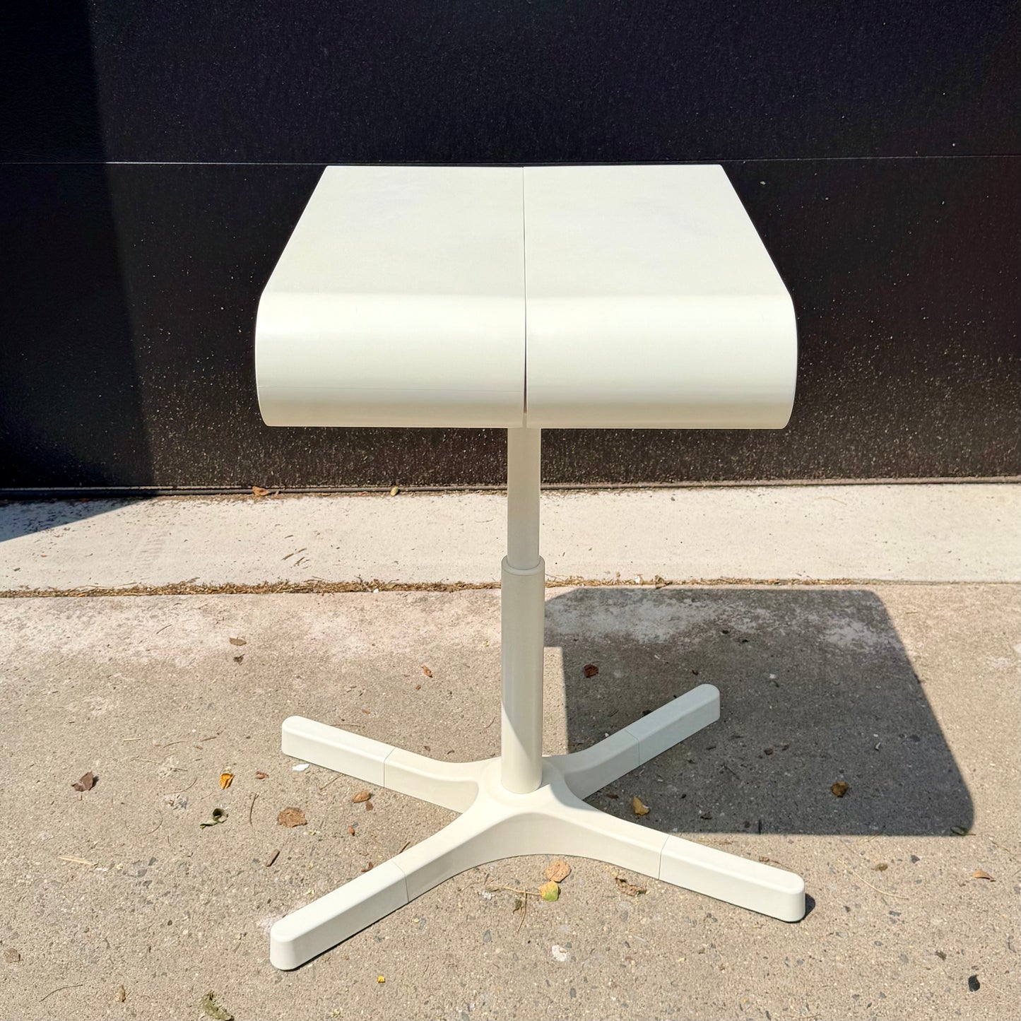 Y2K White 'DAVE' Expanding Desk / Table 2010