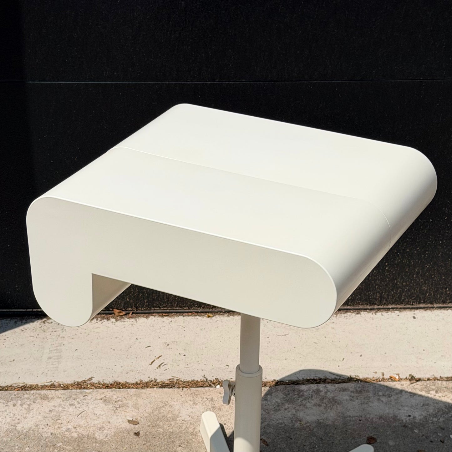 Y2K White 'DAVE' Expanding Desk / Table 2010