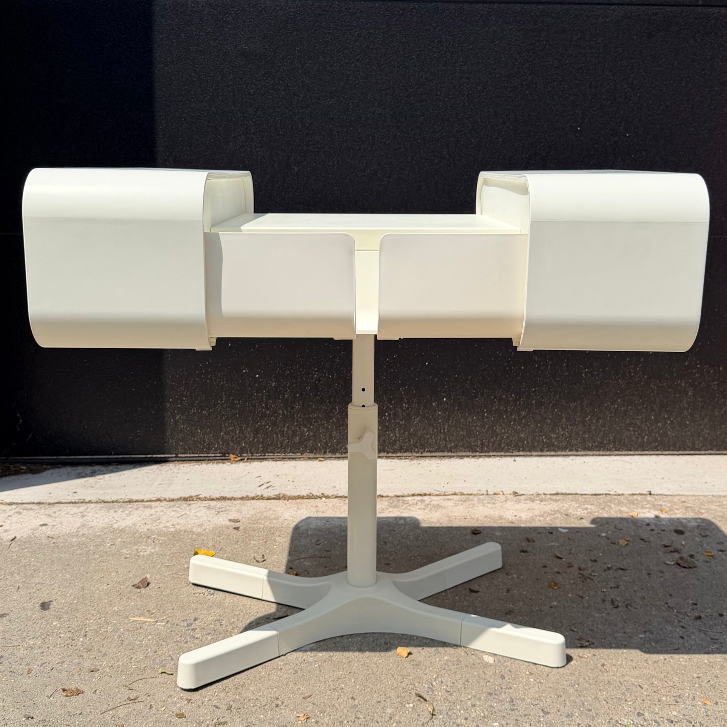 Y2K White 'DAVE' Expanding Desk / Table 2010
