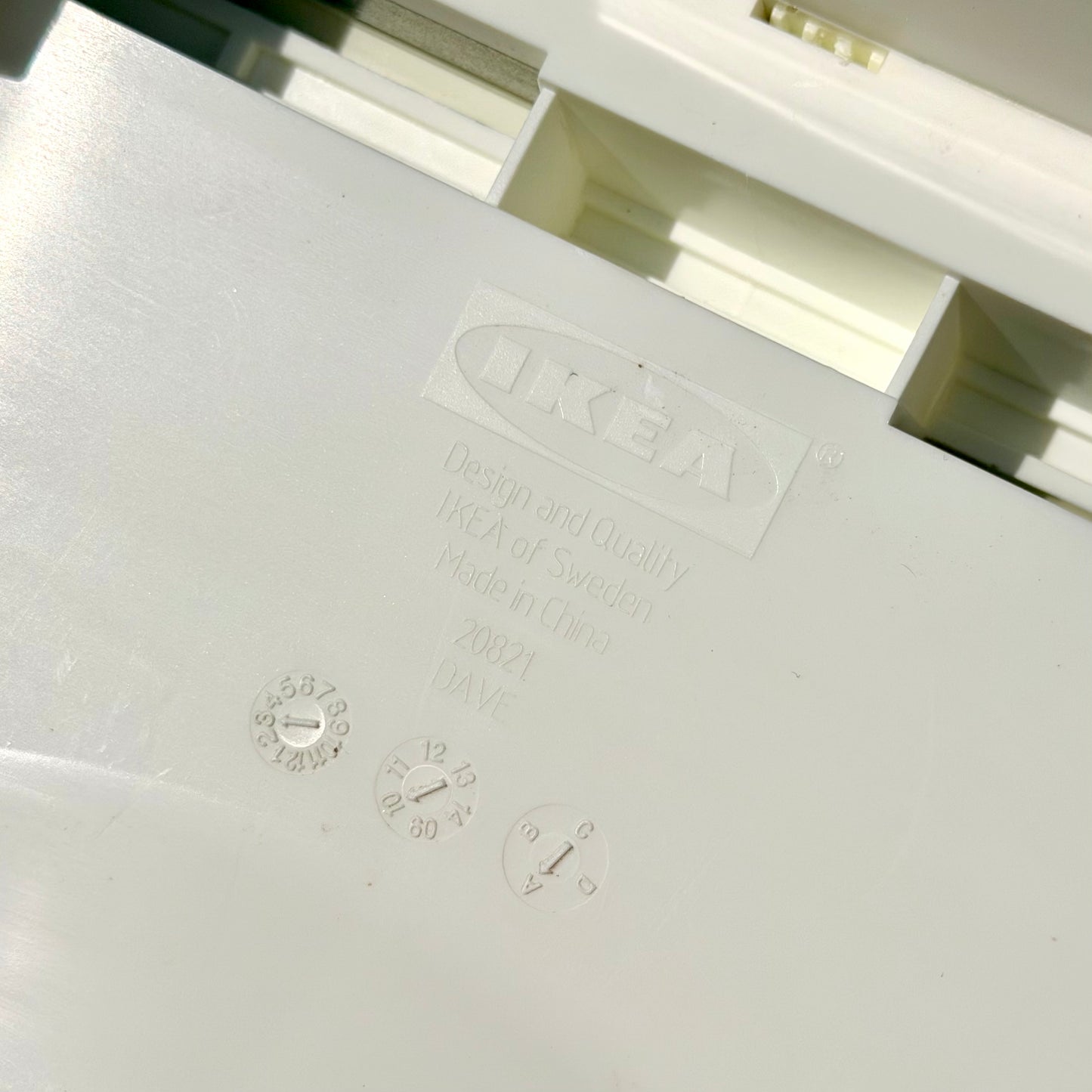 Y2K White 'DAVE' Expanding Desk / Table 2010