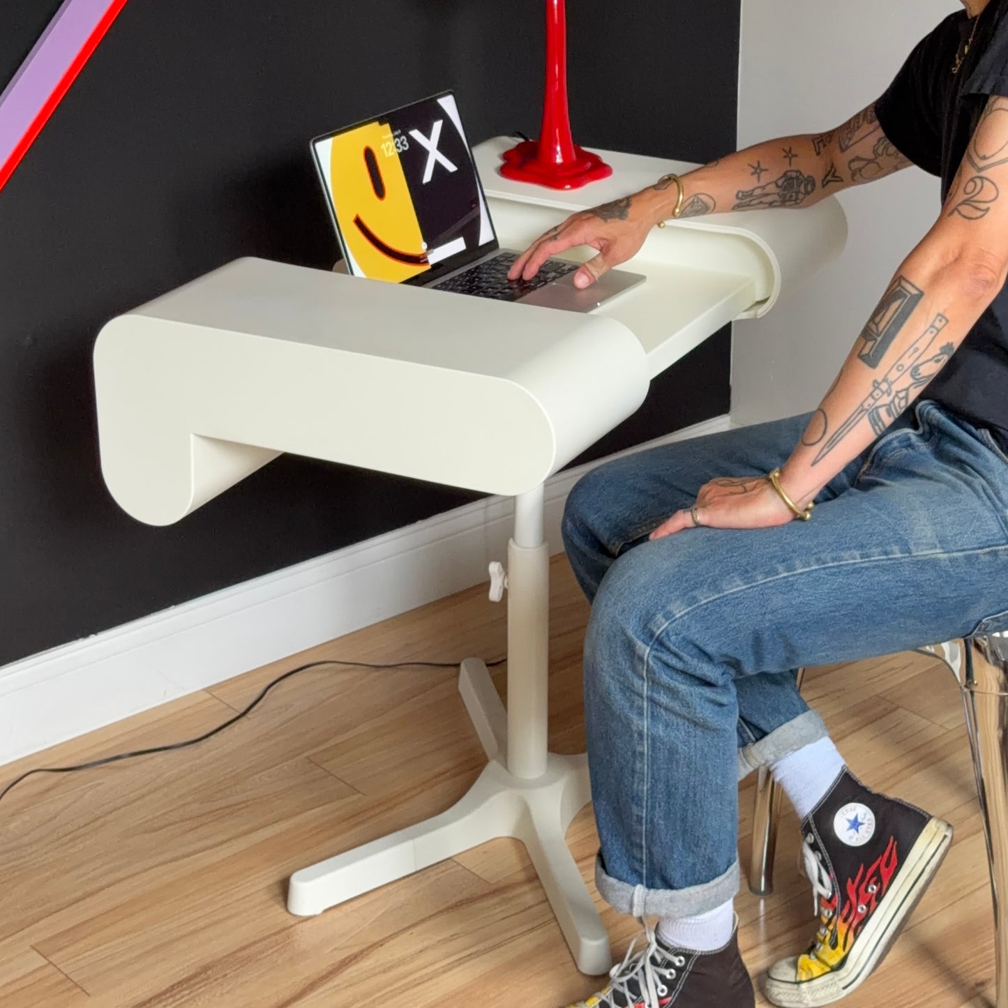 Y2K White 'DAVE' Expanding Desk / Table 2010