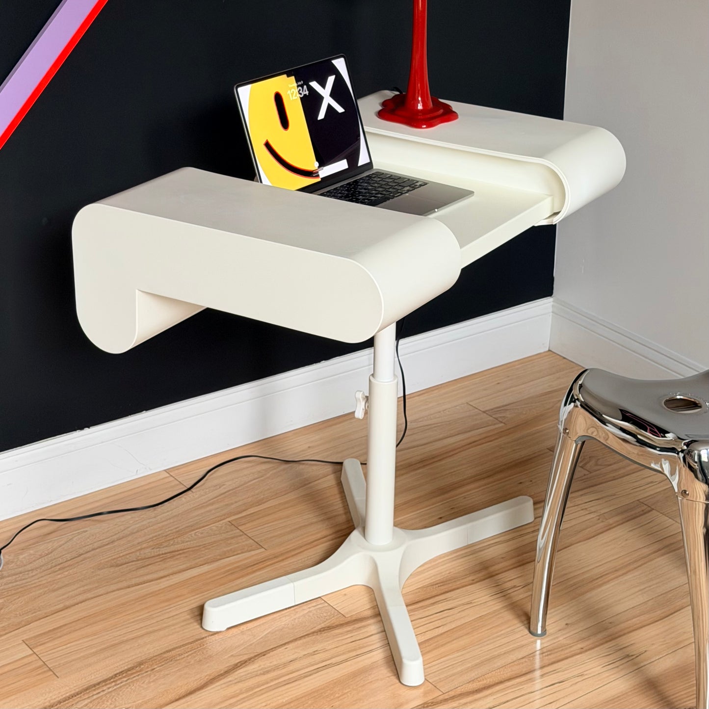 Y2K White 'DAVE' Expanding Desk / Table 2010